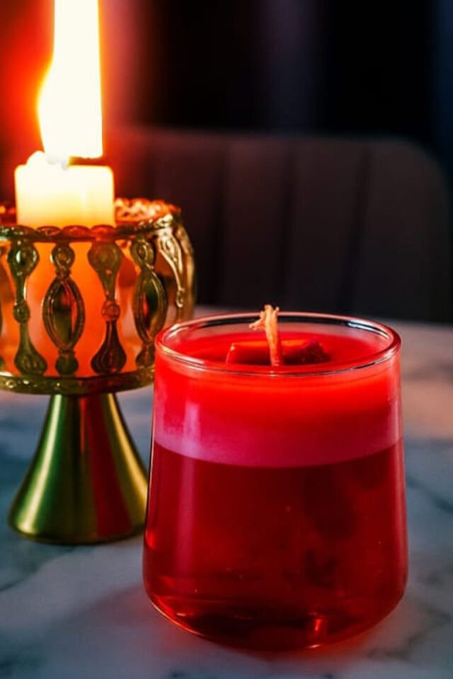 Kırmızı Cam Kavanoz Dekoratif Mum – Romantik & Şık Tasarım Kırmızı