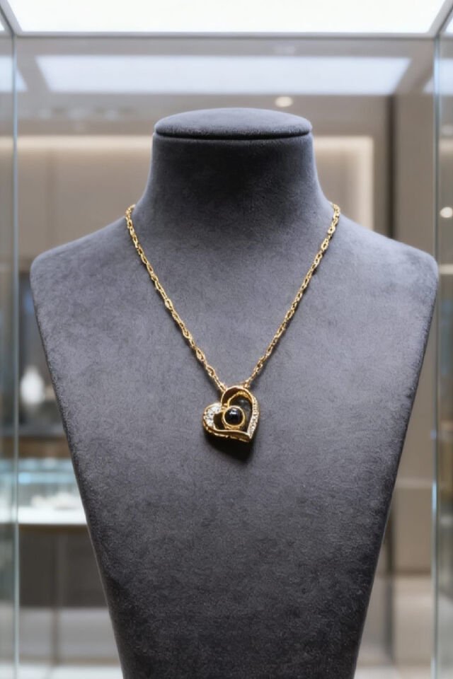 Aşka Bakan Göz Kadın Kolyesi