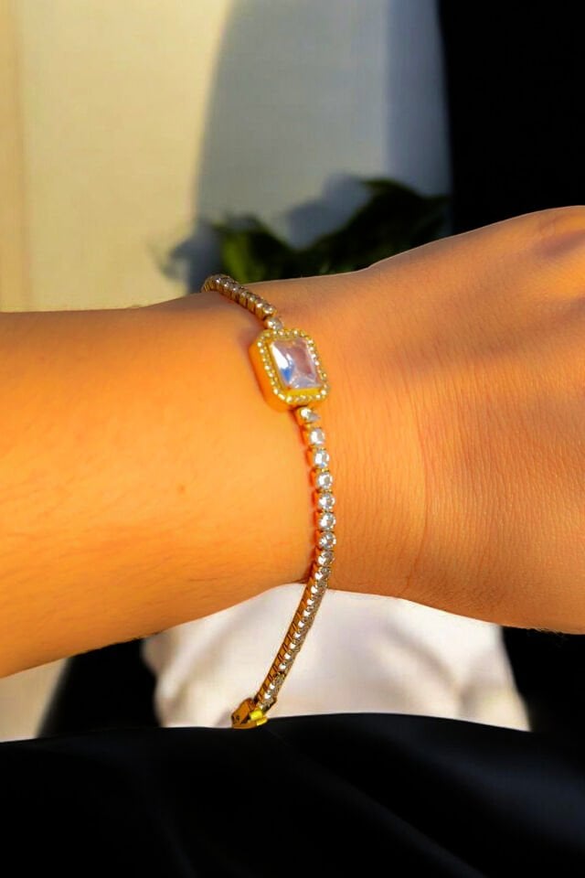 Taşlı Zarafet Kadın Bilekliği Paslanmaz Çelik (Altın Renk)