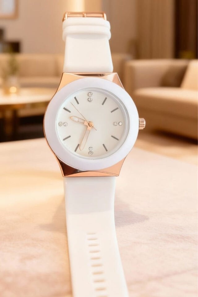 Beyaz Silikon Kordon Kadın Kol Saati – Rose Gold Kasa, Minimal & Şık Tasarım