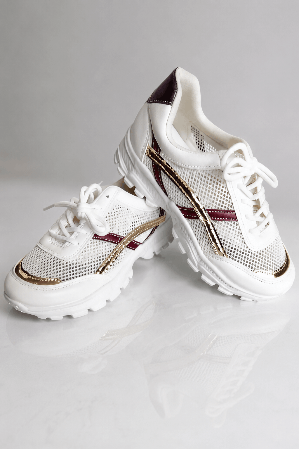 Kadın Spor Ayakkabı – Beyaz Fileli, Konforlu ve Şık Günlük Sneaker