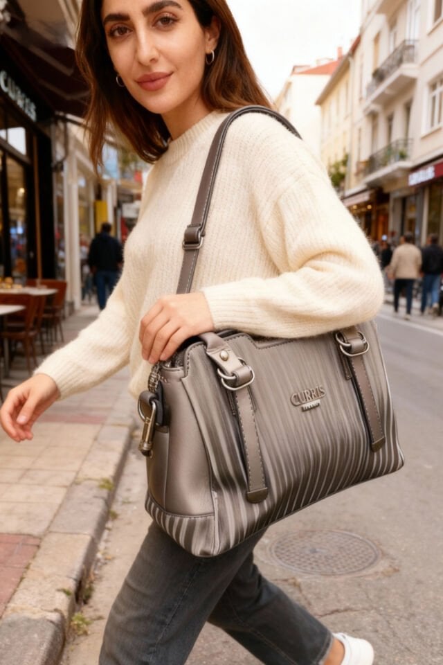Kadın Metalik Gri Çizgili Omuz ve El Çantası – Şık Günlük Kombin Çantası