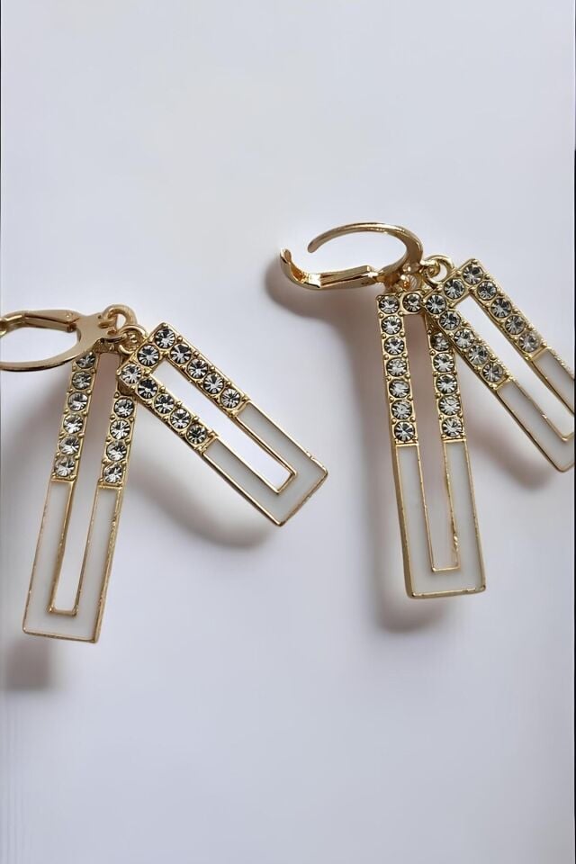 Lüks Taşlı Kadın Aksesuar Seti – Altın Kaplama Renk Saat, Bileklik ve Küpe Takımı