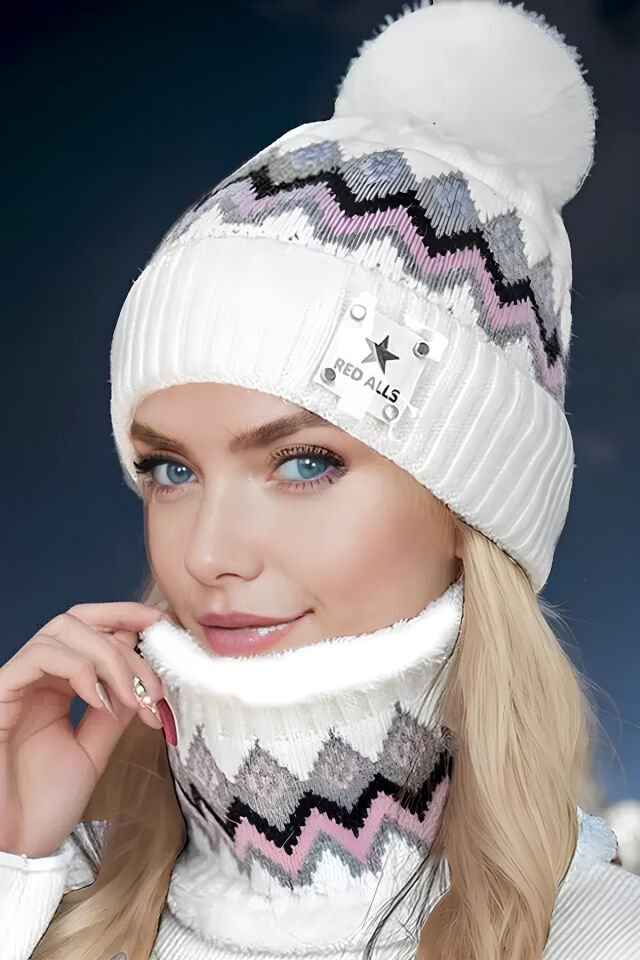 Beyaz Bere ve Atkı Seti - Şıklığı ve Sıcaklığı Bir Arada Sunan Kış Aksesuarı