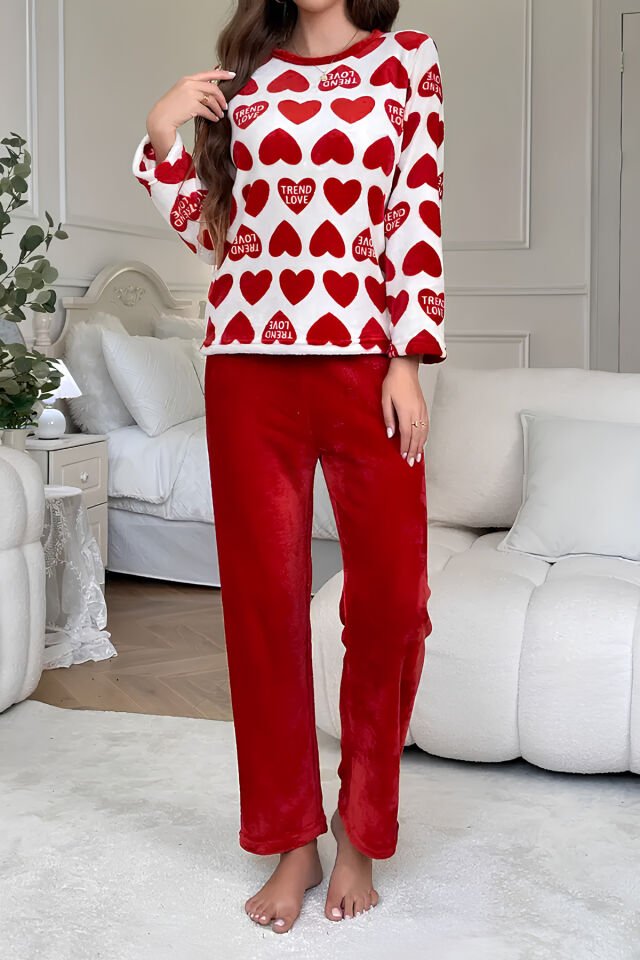 Kırmızı Renk Trend Love Desenli Kadın Eşofman Takımı - Sonbahar ve Kış İçin Sıcak ve Şık